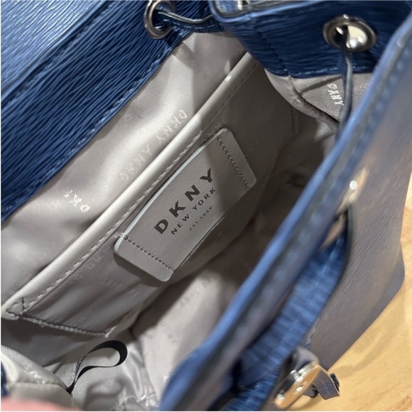 NWOT DKNY 100% Leather Lex Small Convertible Backpack & Crossbody - Picture 14 of 17